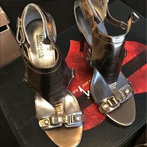 Worn once does have a few scratches from being